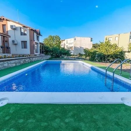 Smokinite Complex - Pool And Bbq Near The